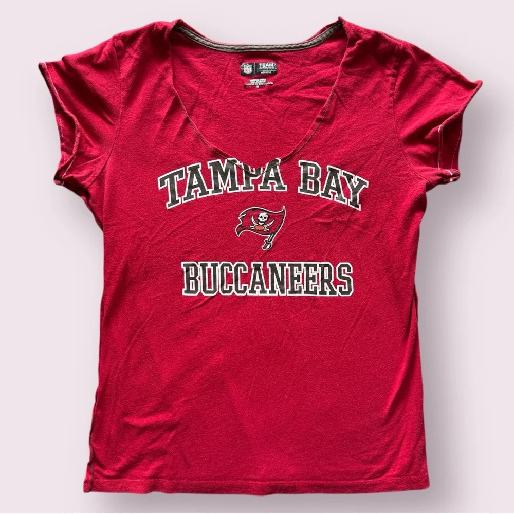 Tampa Bay Buccaneers Women’s Red T-Shirt - Picture 3 of 7
